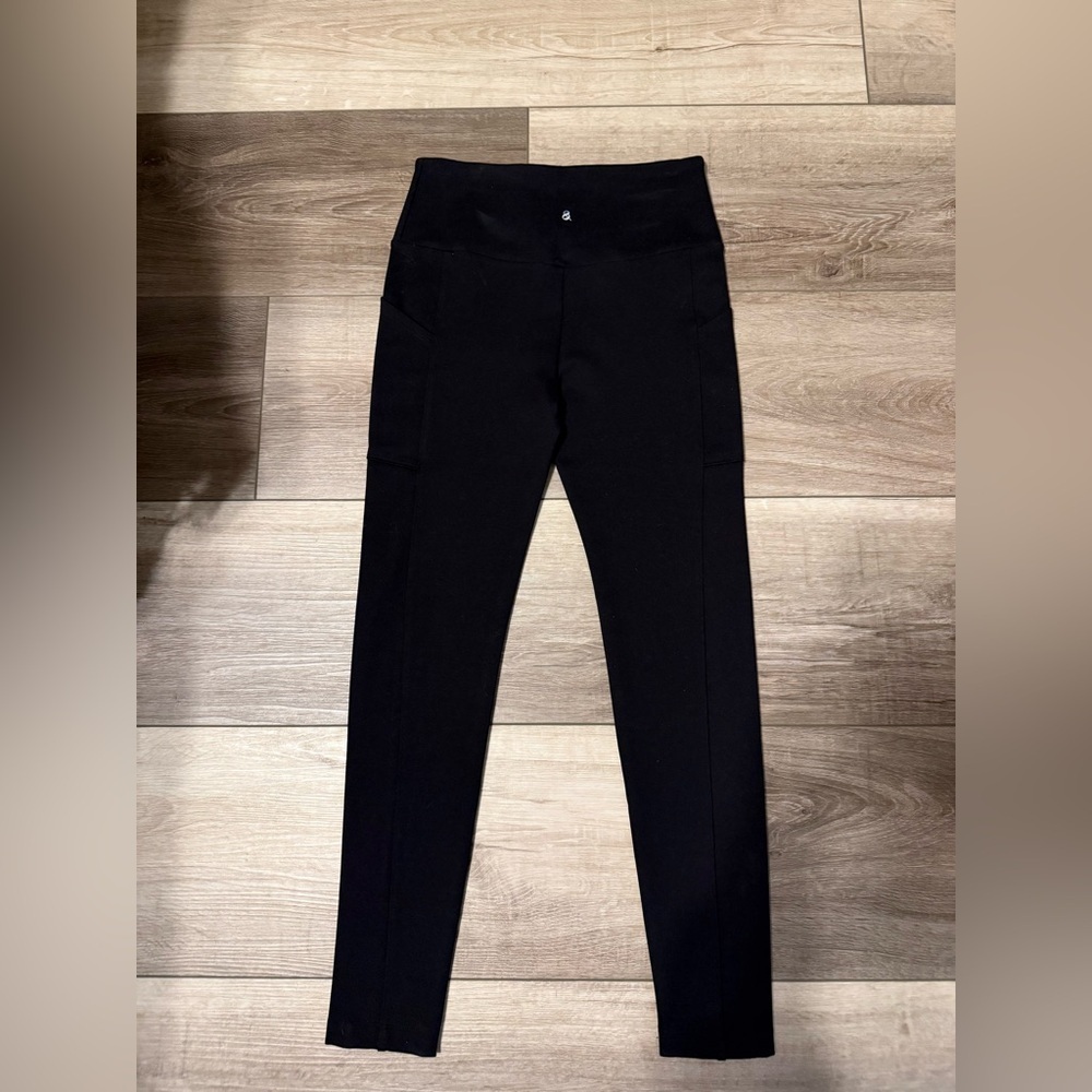 Lou & Grey Black Leggings - Picture 2 of 3